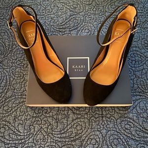 Kaari Blue brand high heels; black size 8.5